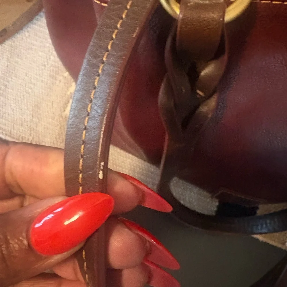 Dooney & Bourke large zip Barlow (Bordeaux) - Picture 5 of 8